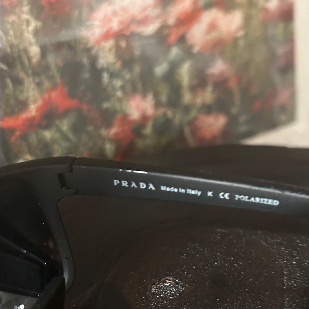 Prada Black and Red Sunglasses with original case - Picture 2 of 4